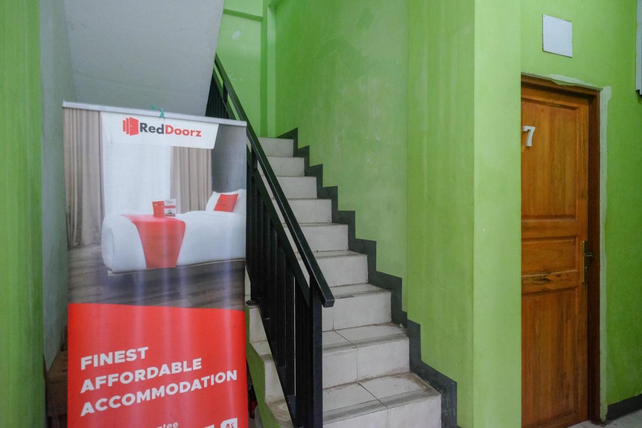 Reddoorz Near Politeknik Manado Exterior foto