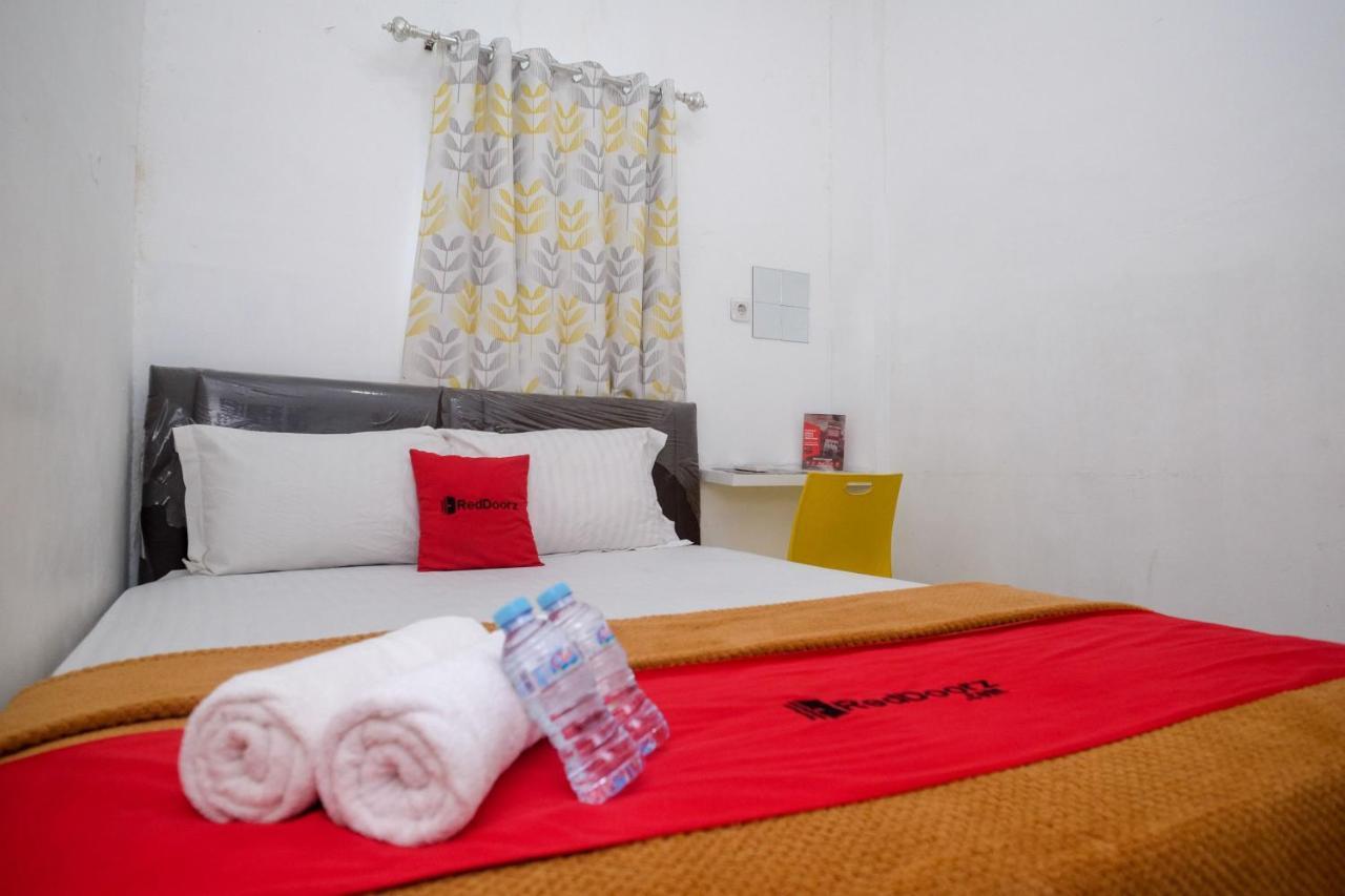 Reddoorz Near Politeknik Manado Exterior foto